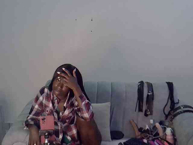 Divaslutty webcam