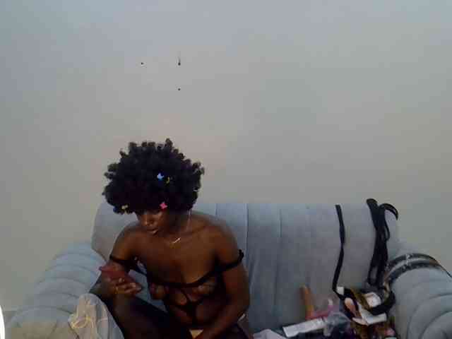 Divaslutty webcam