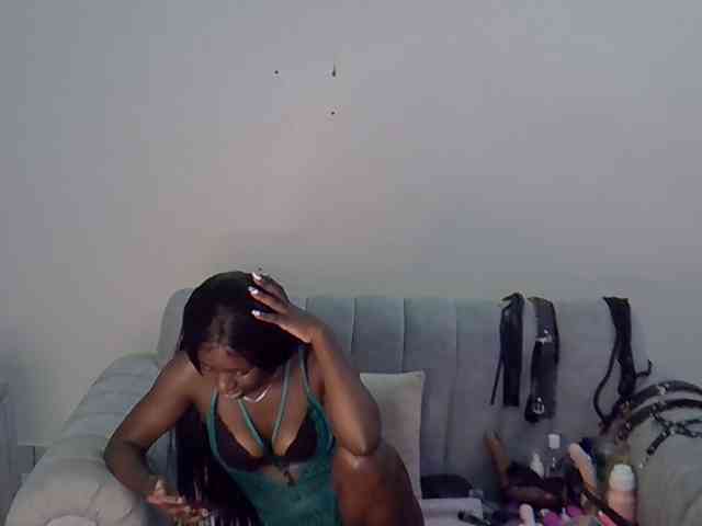 Divaslutty webcam