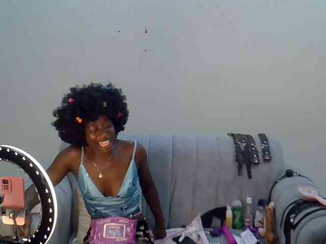 Divaslutty webcam
