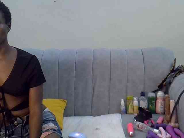 Divaslutty webcam