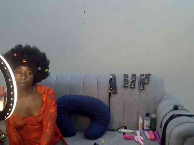 Divaslutty webcam
