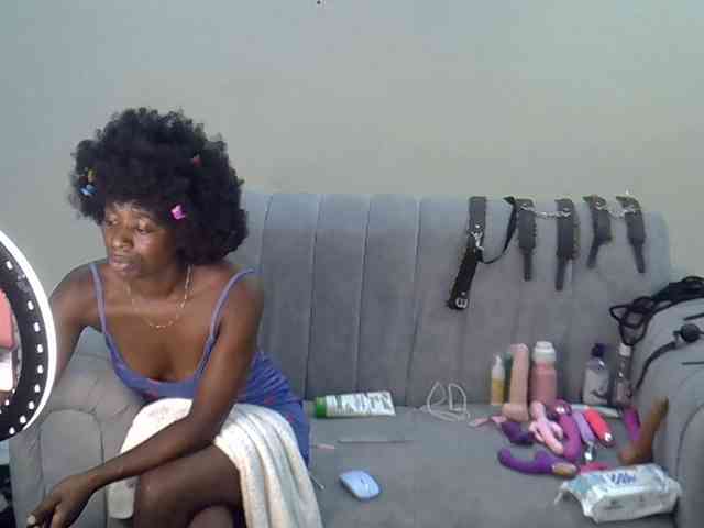 Divaslutty webcam