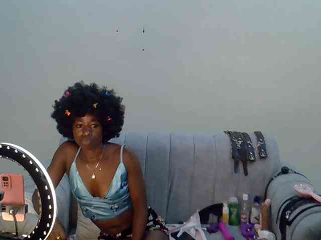 Divaslutty webcam