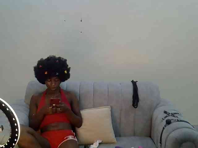 Divaslutty webcam