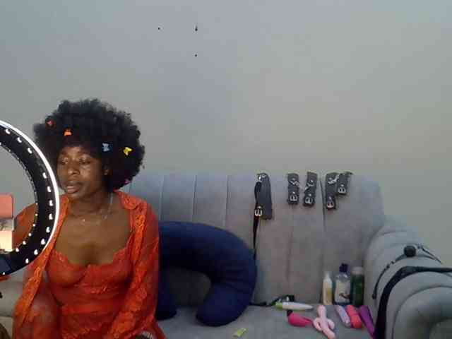Divaslutty webcam