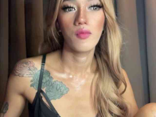 evegoddess19 Live Webcam on BongaCams