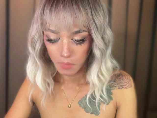 evegoddess19 Live Webcam on BongaCams