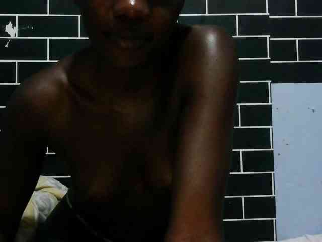 bigebonyboobs webcam