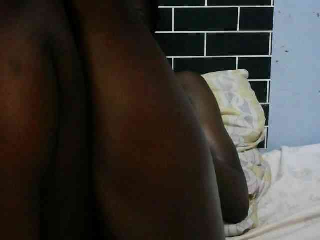 bigebonyboobs webcam
