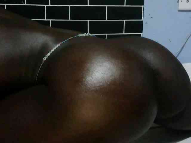 bigebonyboobs webcam