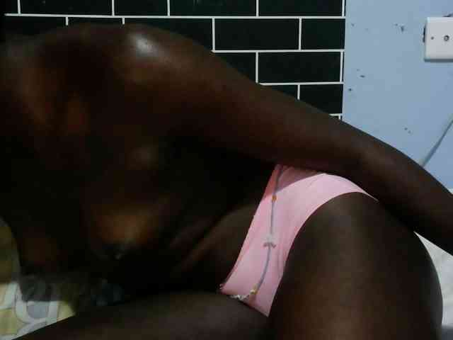 bigebonyboobs webcam
