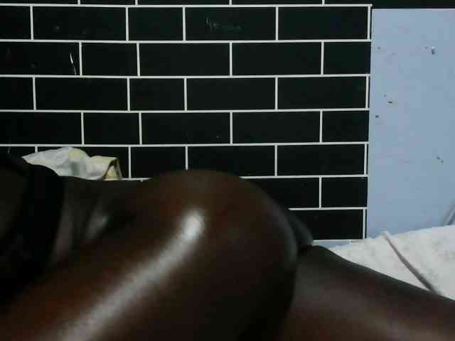 bigebonyboobs webcam