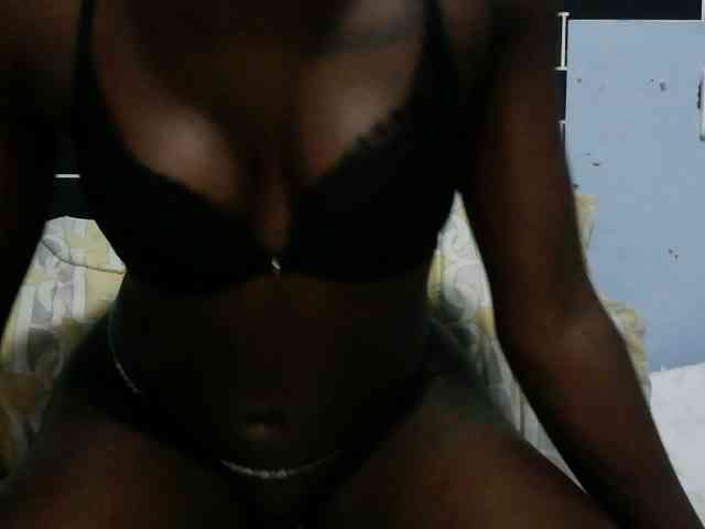 bigebonyboobs webcam