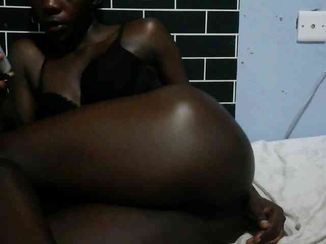 bigebonyboobs webcam