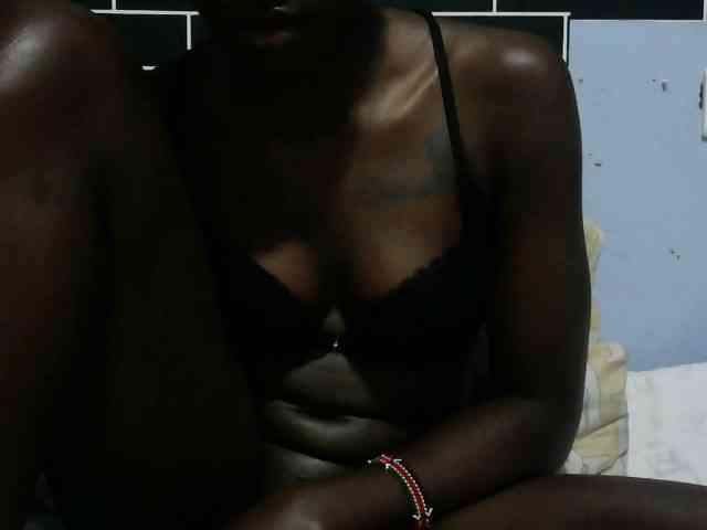 bigebonyboobs webcam
