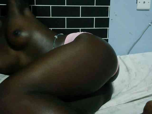 bigebonyboobs webcam