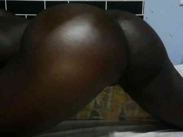 bigebonyboobs webcam