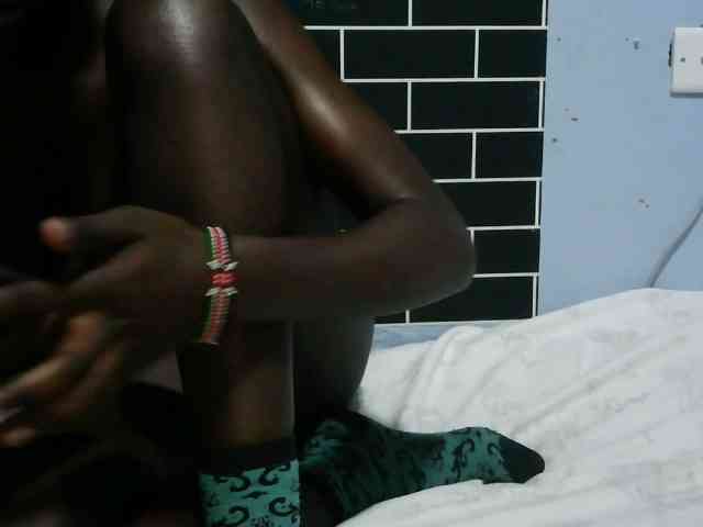 bigebonyboobs webcam