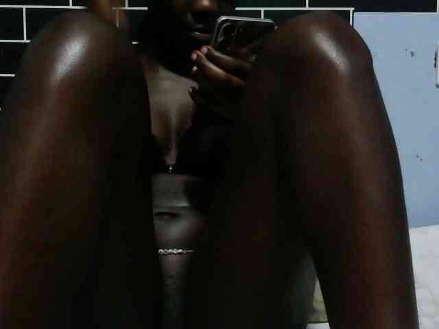 bigebonyboobs webcam