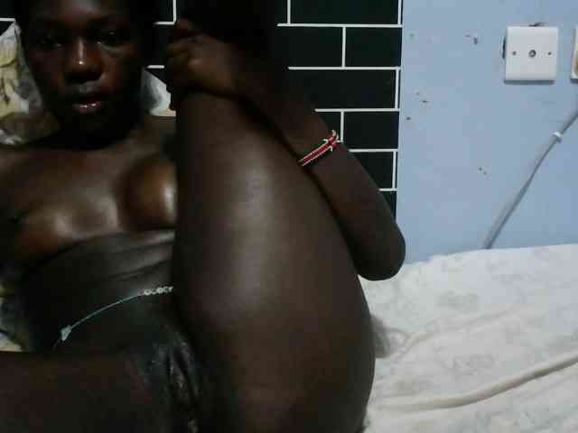bigebonyboobs webcam