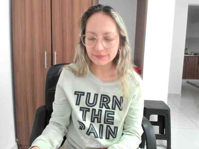 Adelejohnsonn webcam