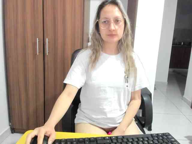 Adelejohnsonn webcam