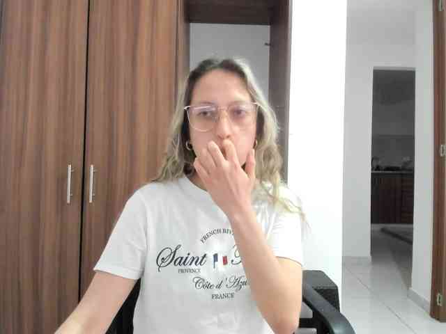 Adelejohnsonn webcam