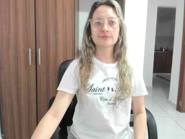 Adelejohnsonn webcam