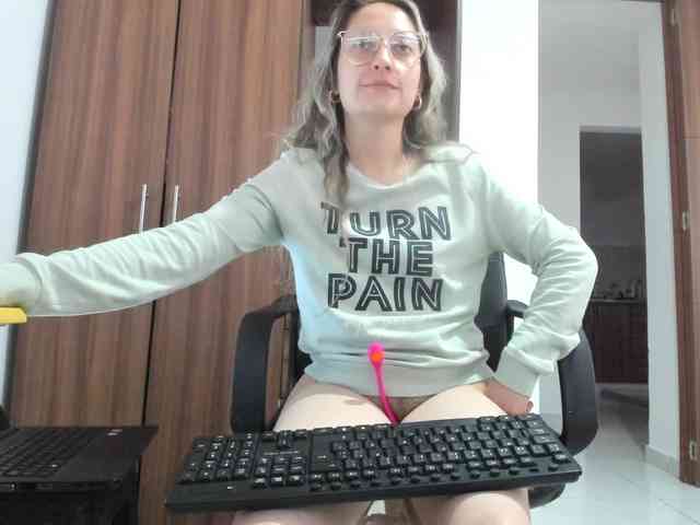 Adelejohnsonn webcam