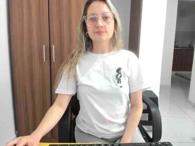 Adelejohnsonn webcam