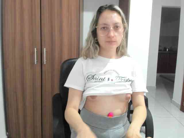 Adelejohnsonn webcam