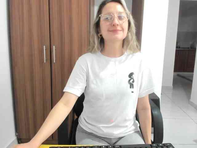 Adelejohnsonn webcam