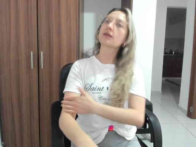 Adelejohnsonn webcam