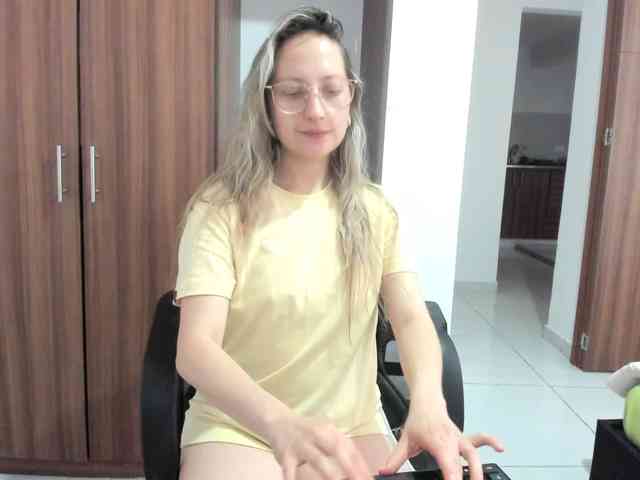Adelejohnsonn webcam