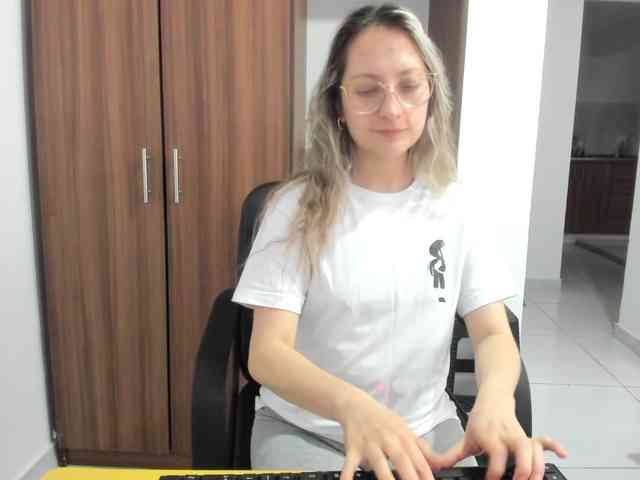 Adelejohnsonn webcam