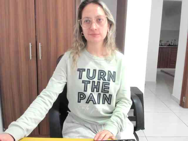 Adelejohnsonn webcam