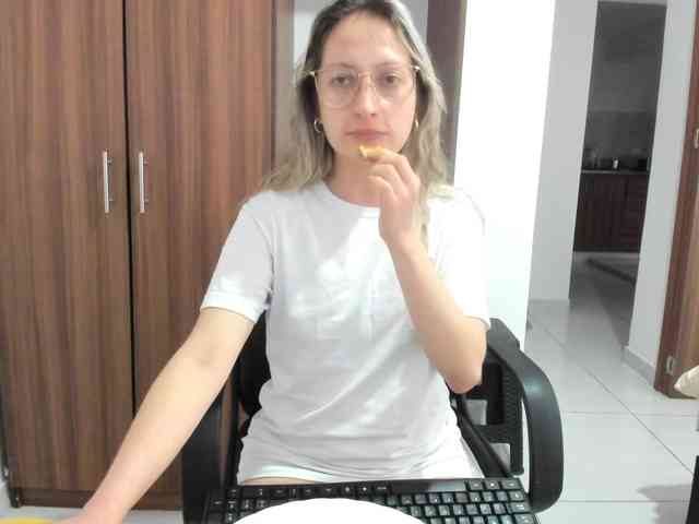 Adelejohnsonn webcam