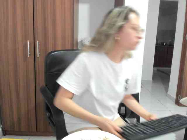 Adelejohnsonn webcam