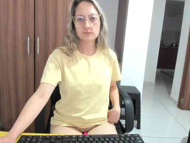 Adelejohnsonn webcam