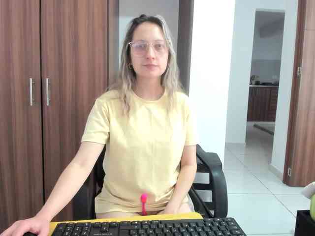 Adelejohnsonn webcam
