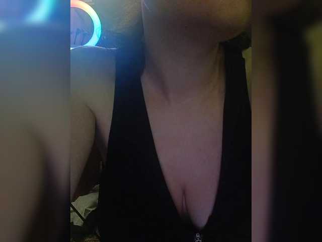 Flowerlily's BongaCams show and profile