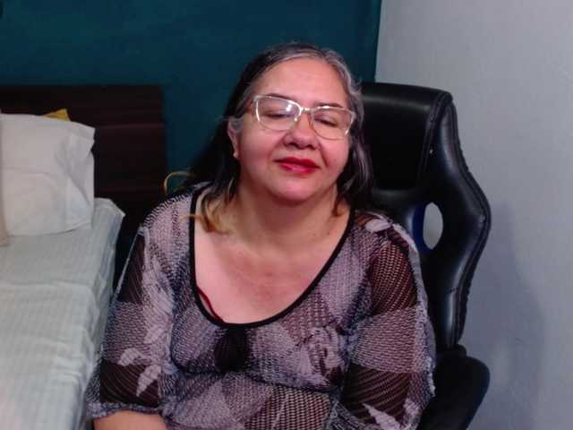 scarlett-dubois's BongaCams show and profile