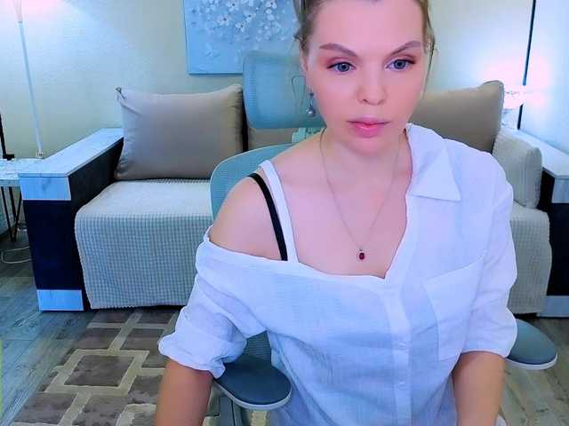 AureliaFly's BongaCams show and profile