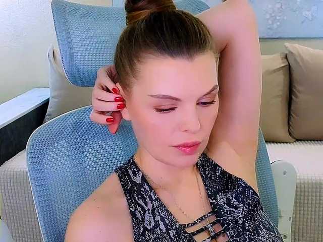 AureliaFly's BongaCams show and profile