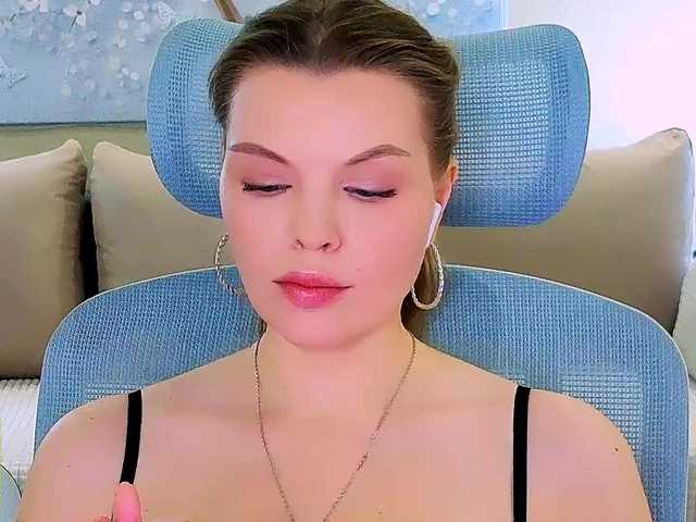 AureliaFly's BongaCams show and profile