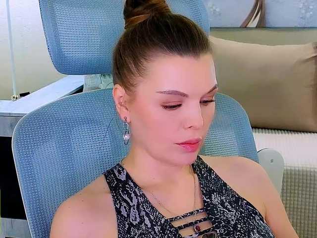 AureliaFly's BongaCams show and profile