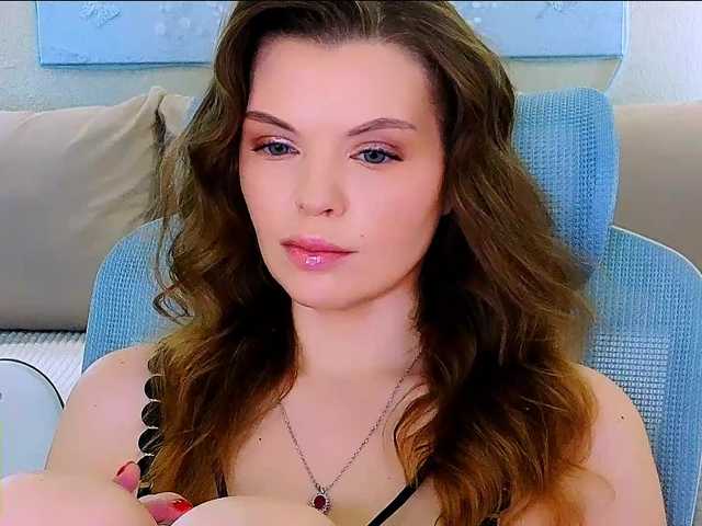 AureliaFly's BongaCams show and profile