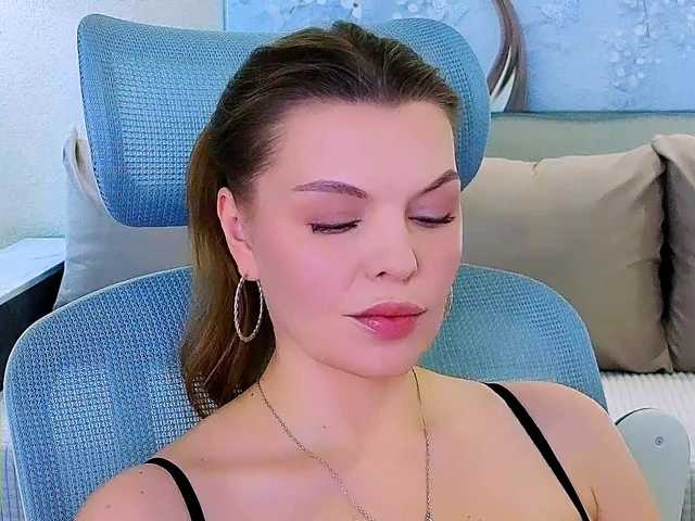 AureliaFly's BongaCams show and profile