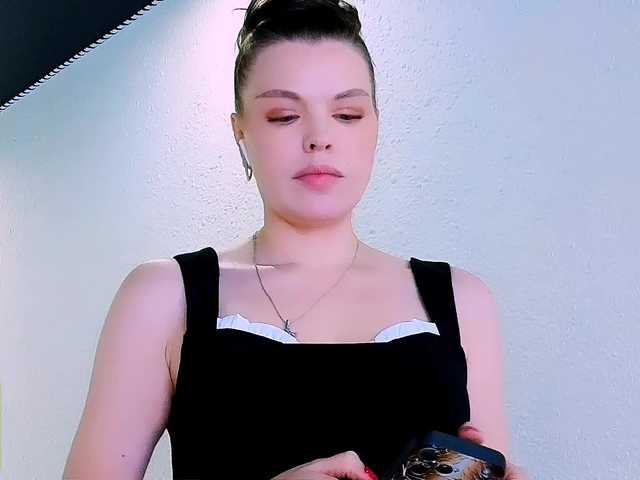 AureliaFly's BongaCams show and profile